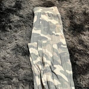 Hem & Thread Camouflage Leggings - Gray and Cream